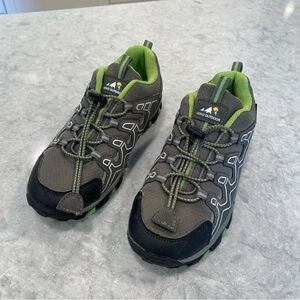 Uovo Hiking Shoes size 5 kids